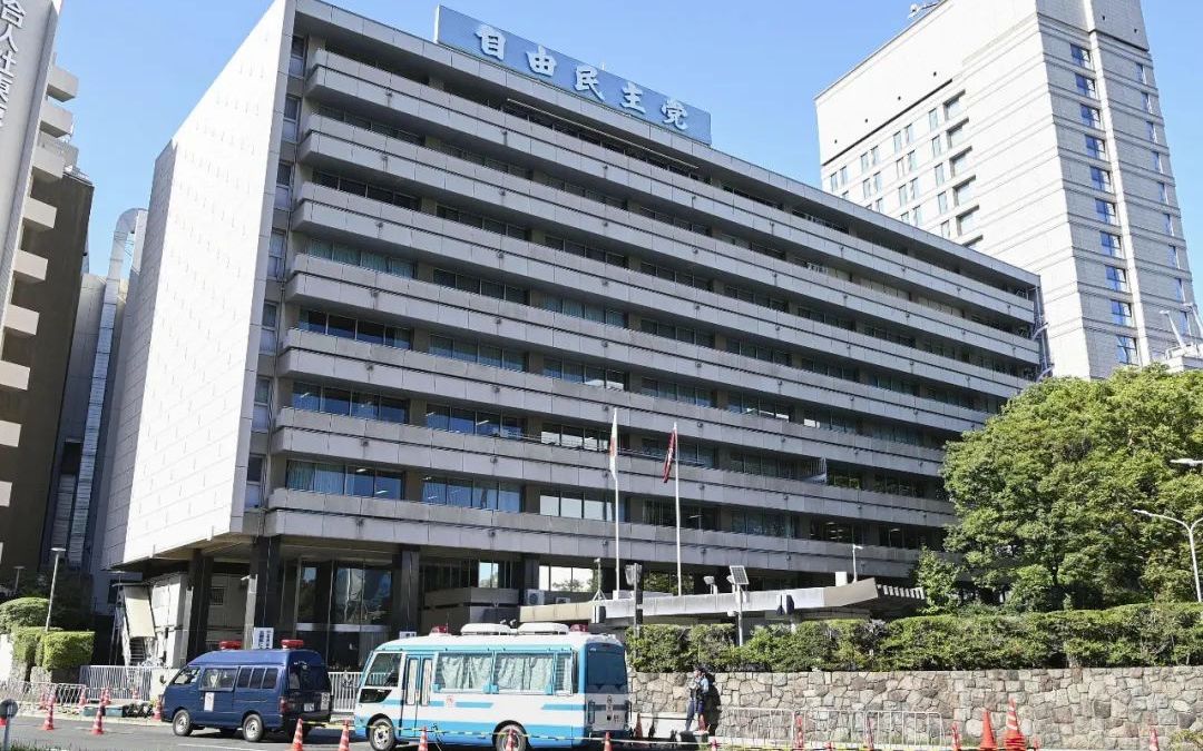 投掷燃烧瓶、冲撞首相官邸围栏 日本一男子当场被捕